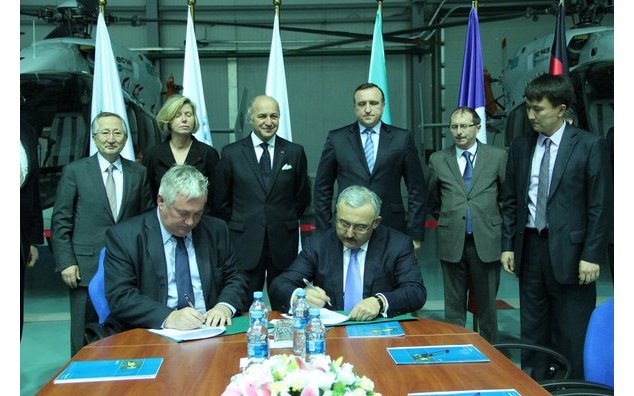 Signature du mémorandum entre Eurocopter et Kazakhstan Engineering